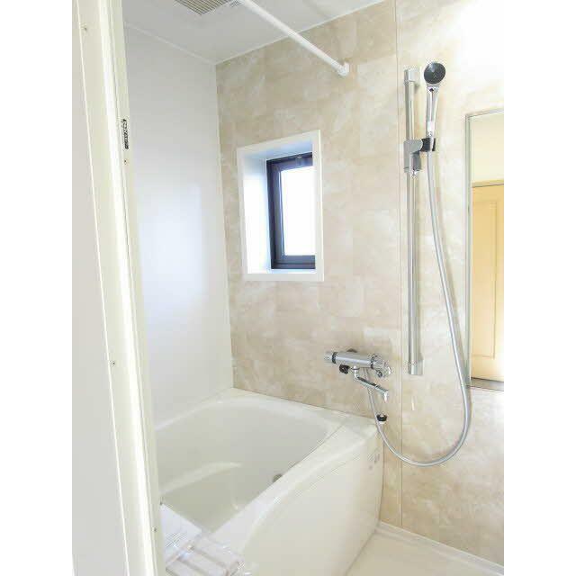 お風呂も新品です。浴室乾燥機付きで雨の日の洗濯物も◎