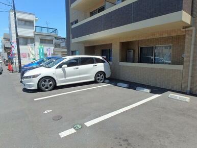 ★敷地内駐車場★（空き状況・使用料等詳細は必ずご確認下さい）