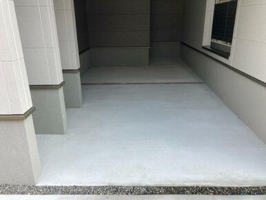 他に駐車場を探す手間もありません（1号棟）