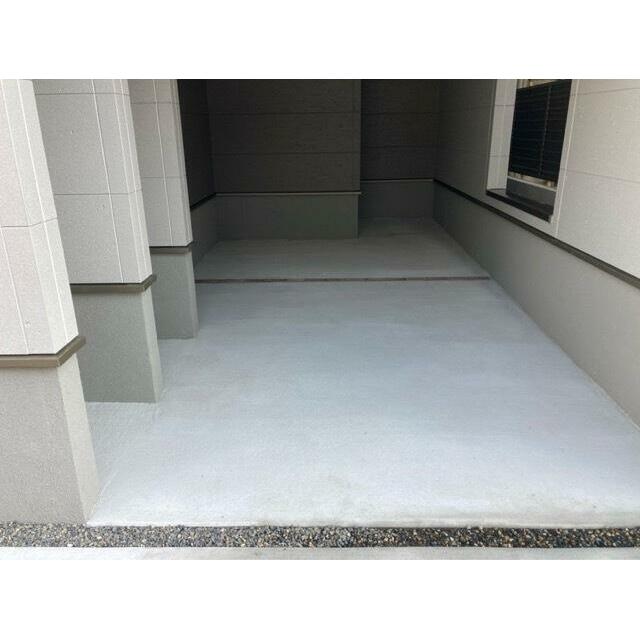 他に駐車場を探す手間もありません（1号棟）