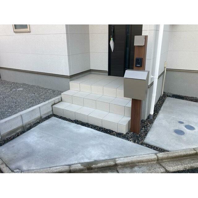 エントランスはまさに「住まいの顔」（1号棟）