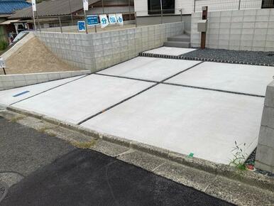 他に駐車場を探す手間もありません（1号棟）