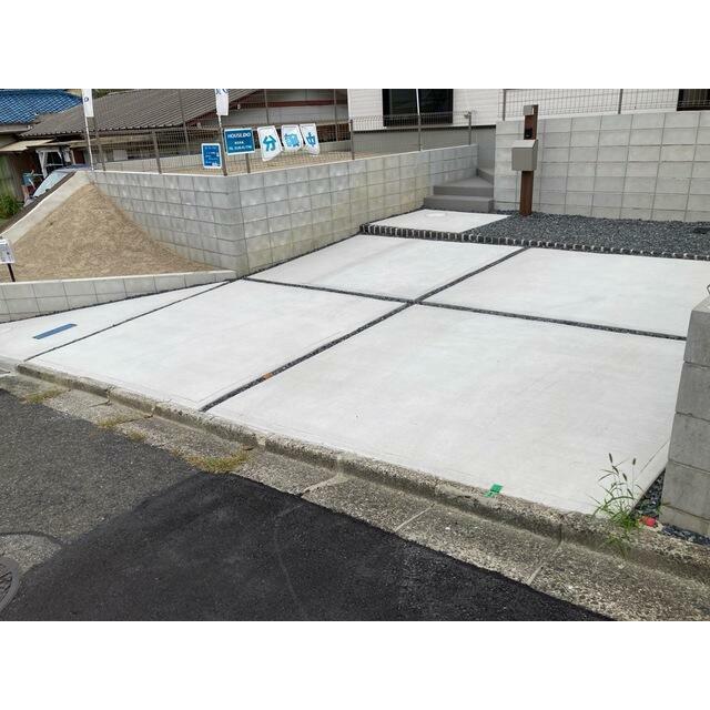 他に駐車場を探す手間もありません（1号棟）