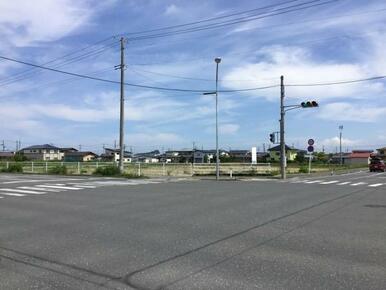 北西側から撮影　角地です。