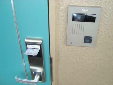 玄関（カードキー）