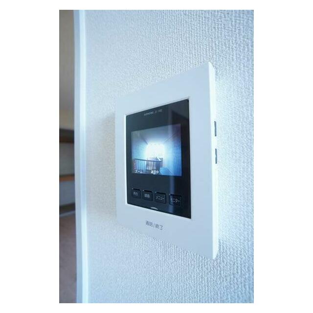 来訪者を声と映像で確認できて安心なカラーモニター付ドアホン♪録画機能付きで不在時の来訪者も確認でき…