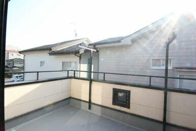 広々としたバルコニーです