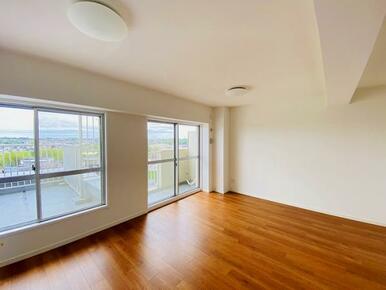 「LDK」南向きの四季折々の景色が楽しめる住まいです