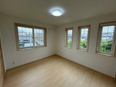 「2階北側洋室」約7帖のお部屋で使い勝手の良い広さとなっております。