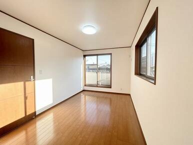 洋室7.5帖　バルコニー側　(３)