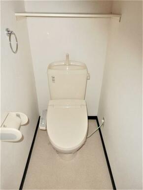 トイレには温水洗浄便座を設置しております。