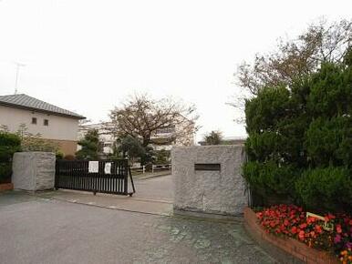 石橋小学校　866ｍ/徒歩11分、車3分