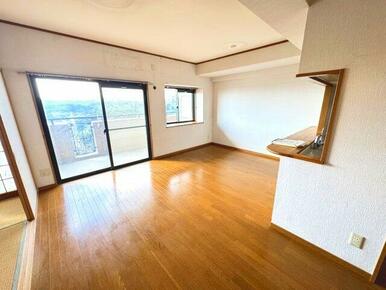 ダイニング、リビング部分。