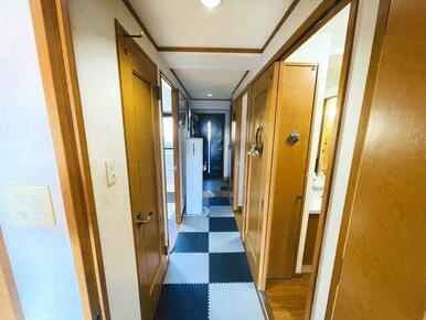 各部屋につながるホール、廊下部分。（引越し前）