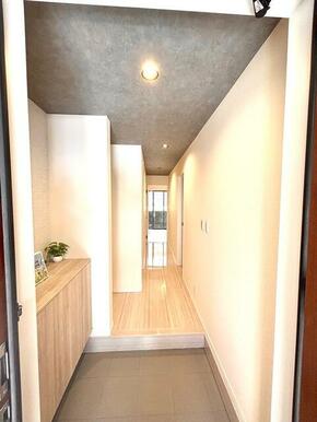 家の外と中をつなぐ要所だからすっきり心地よく整えたい（1号棟）