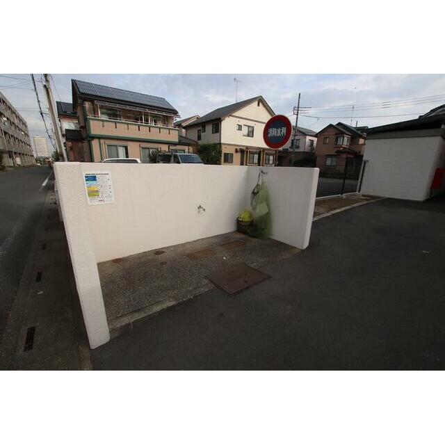 居住者専用ゴミ置場です♪