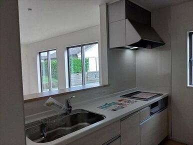 フラットなプレートで掃除が楽ちんなIHクッキングヒーター