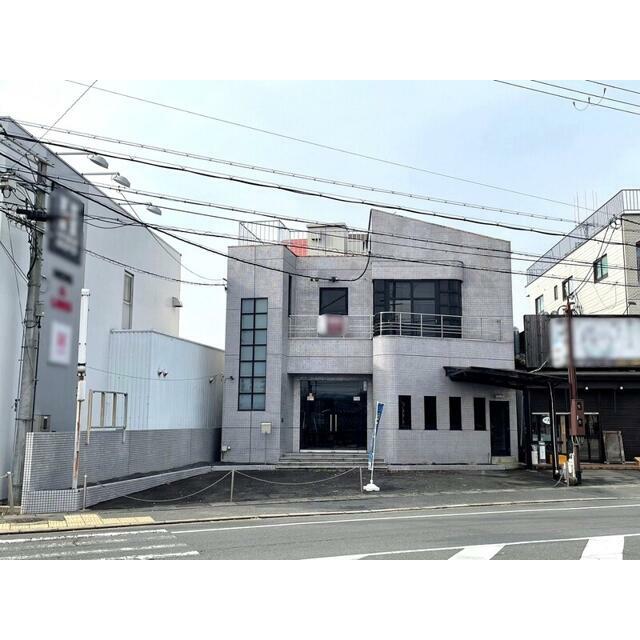 天神川通りに面す！事務所・店舗・倉庫等としてご検討いただけます♪駐車スペース３台分あり！
