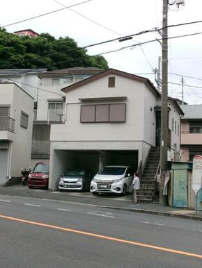 建物２階部分が貸家になっています