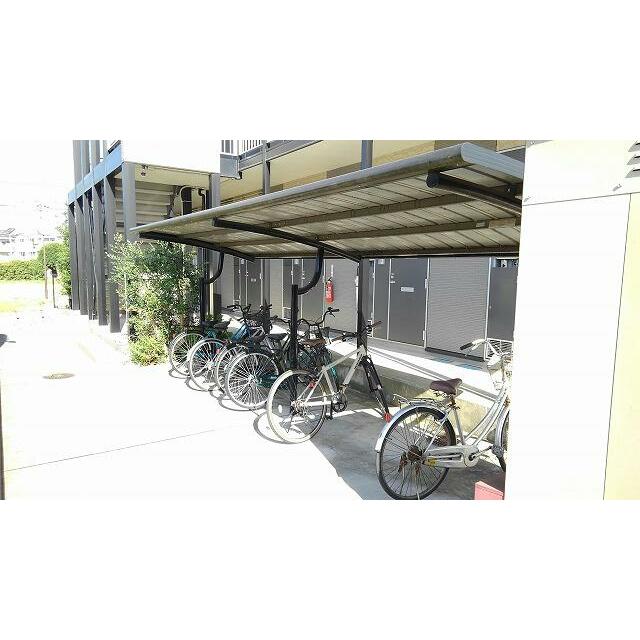 屋根付き駐輪場完備してます！