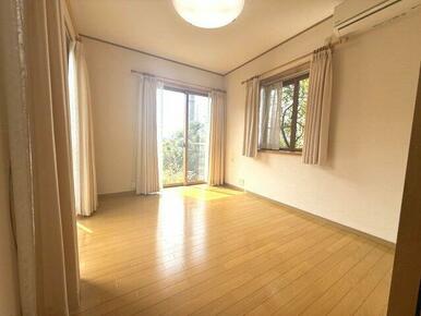 ゆったりした洋室です