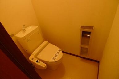 ☆トイレは洗浄機能付便座です☆ペーパーホルダー有♪