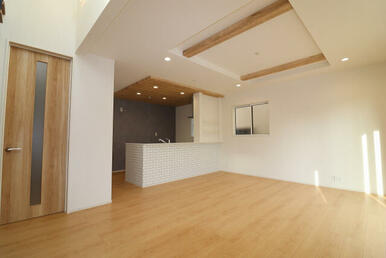 (4)号棟 LDK（19.375帖）