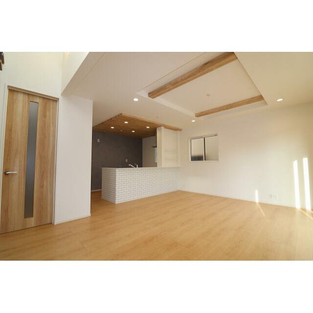 (4)号棟 LDK（19.375帖）