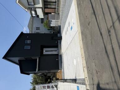 駐車場は並列2台駐車