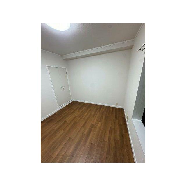 収納付の洋室