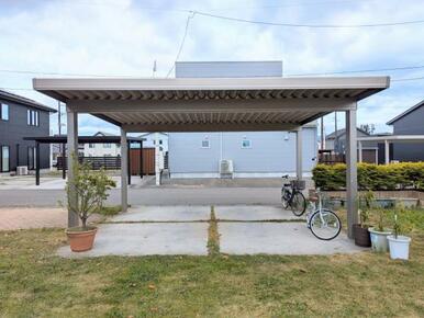 カーポート２台分