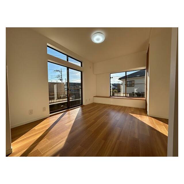 「LDK」明かりの差し込むリビングです