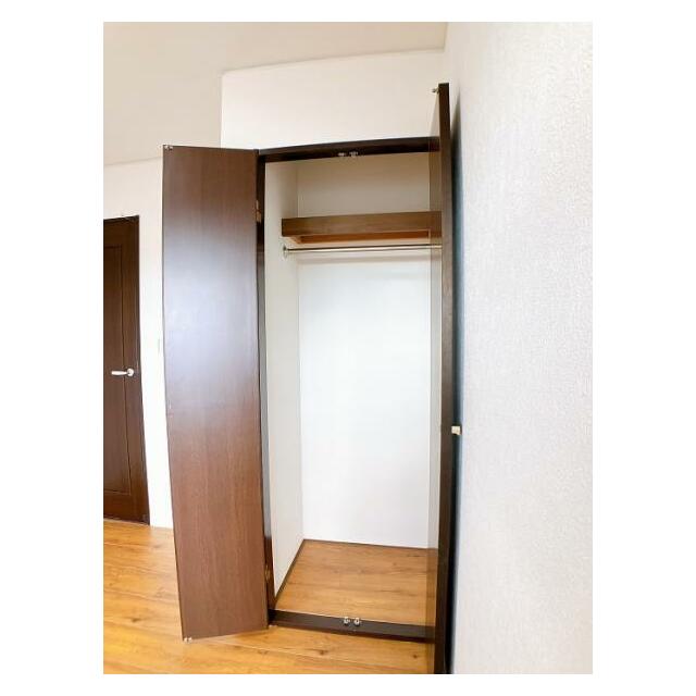 洋室２「収納」