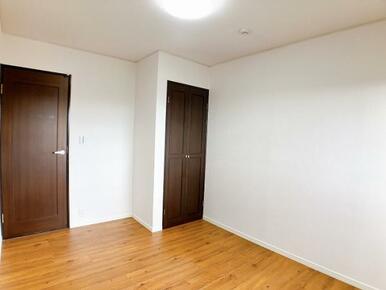 「洋室２」収納付きのお部屋です