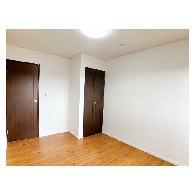 「洋室２」収納付きのお部屋です