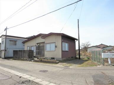 鶴岡市若葉町　貸家（２）の外観を撮影！（間取り：２LDKの住まい）　現在賃貸中♪