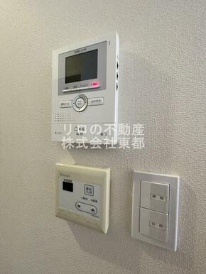 来訪者の姿を確認できるTVモニター付インターホン設置済です！