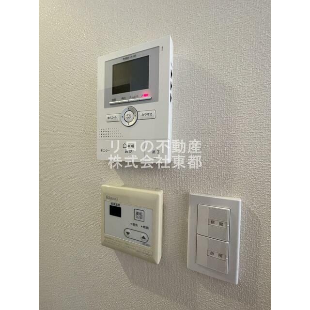来訪者の姿を確認できるTVモニター付インターホン設置済です！