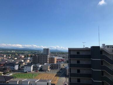 南向きの眺望です。晴れた日には、東側に阿蘇山がきれいに見えます。