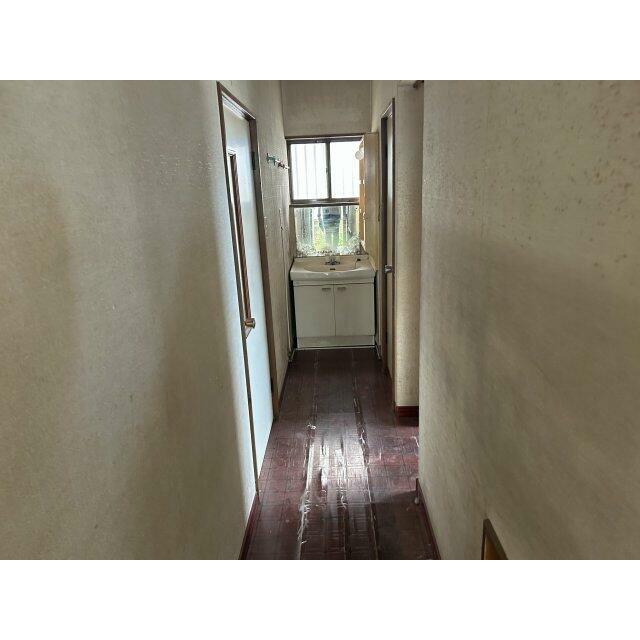 独立洗面化粧台が付いています