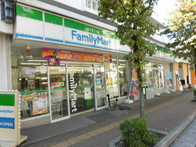 ファミリーマート市ヶ尾駅北口店