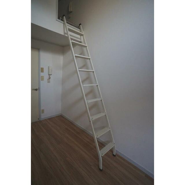 ロフトへつながる室内ハシゴです☆