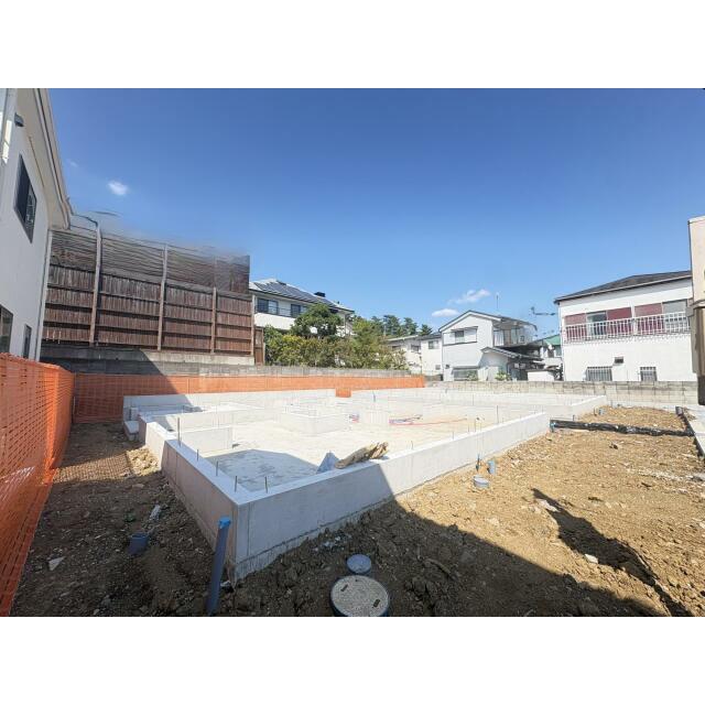 小田急小田原線「鶴川」駅までバス7分バス停「鶴川3丁目」まで 徒歩3分