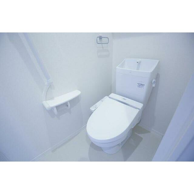 暖房洗浄便座付きのトイレ