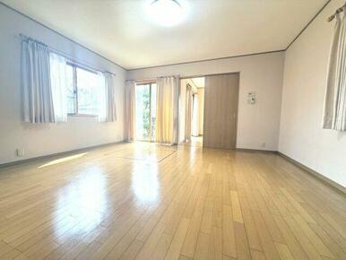 こちらの居間で趣味の時間をお楽しみください