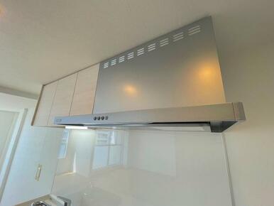 「レンジフード」新品に交換しております。