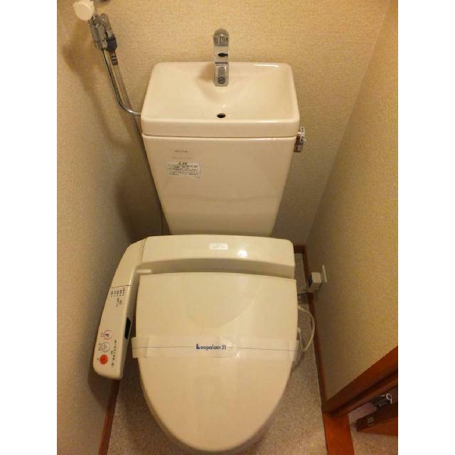 温水洗浄便座となります。