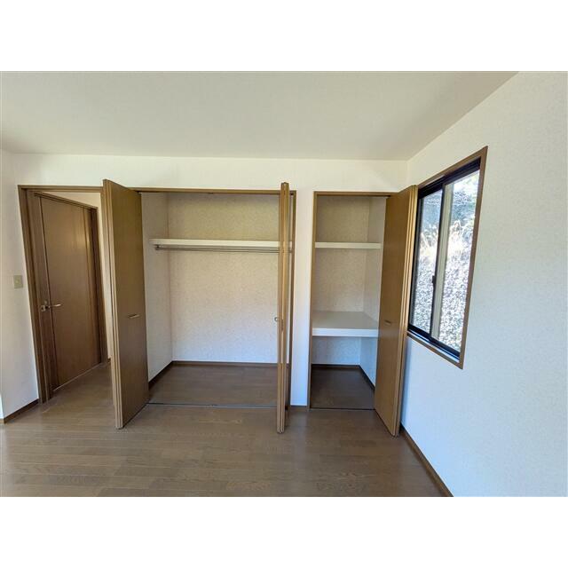 2F洋室です。中間を区切ることで、2部屋の子供部屋に模様替えできます。