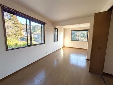 2F洋室です。中間を区切ることで、2部屋の子供部屋に模様替えできます。