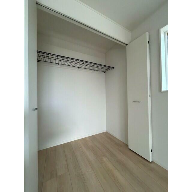 2階洋室には大容量のクローゼットが各部屋にあります。 洋服選びが楽しくなりますね♪